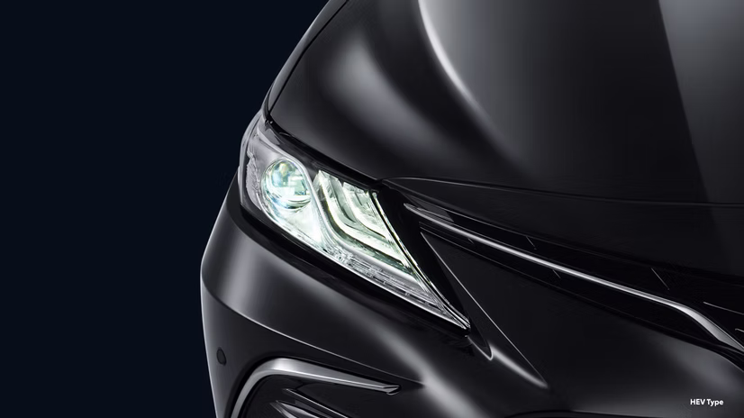 new-camry-hybrid-front-lamp